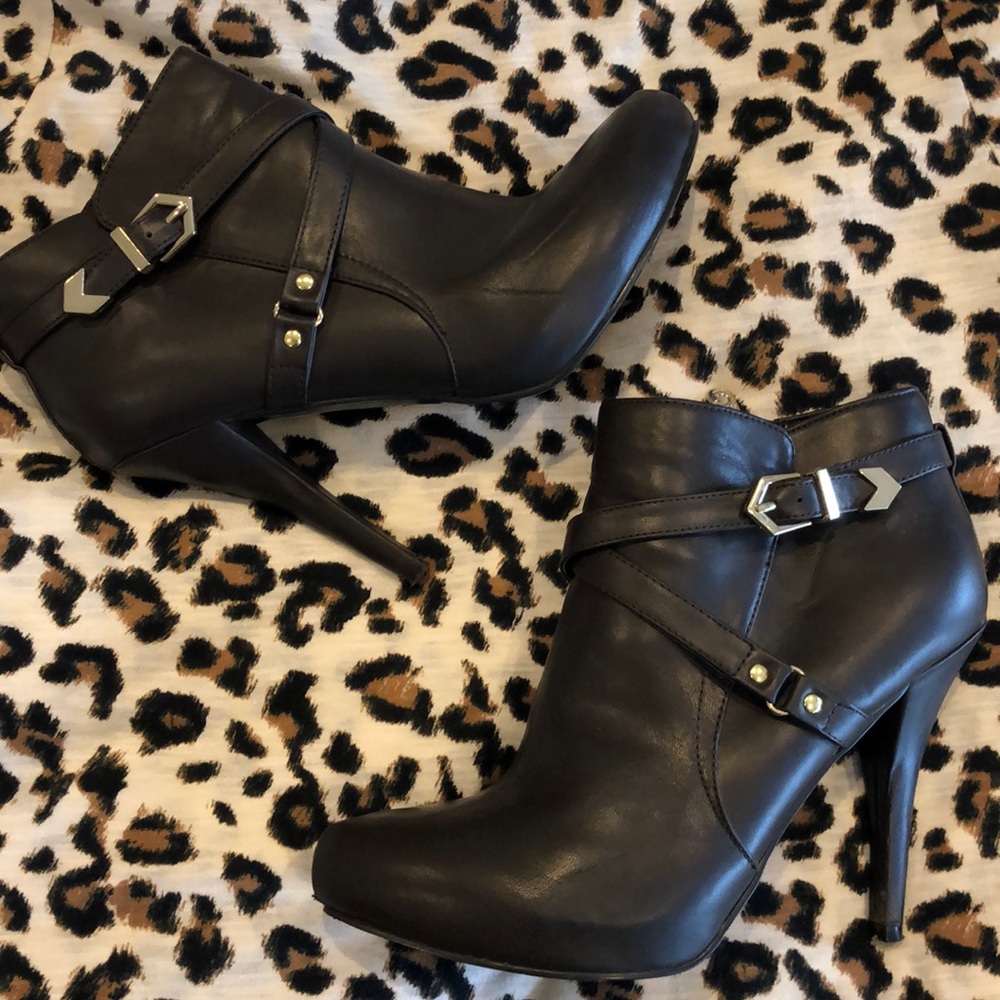 Guess Booties - Picture 2 of 8